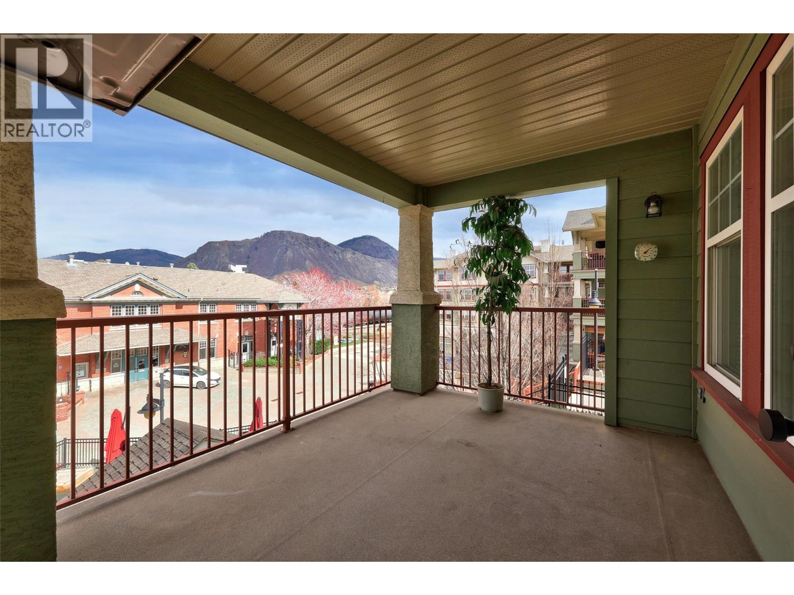 #203 490 LORNE STREET - 26