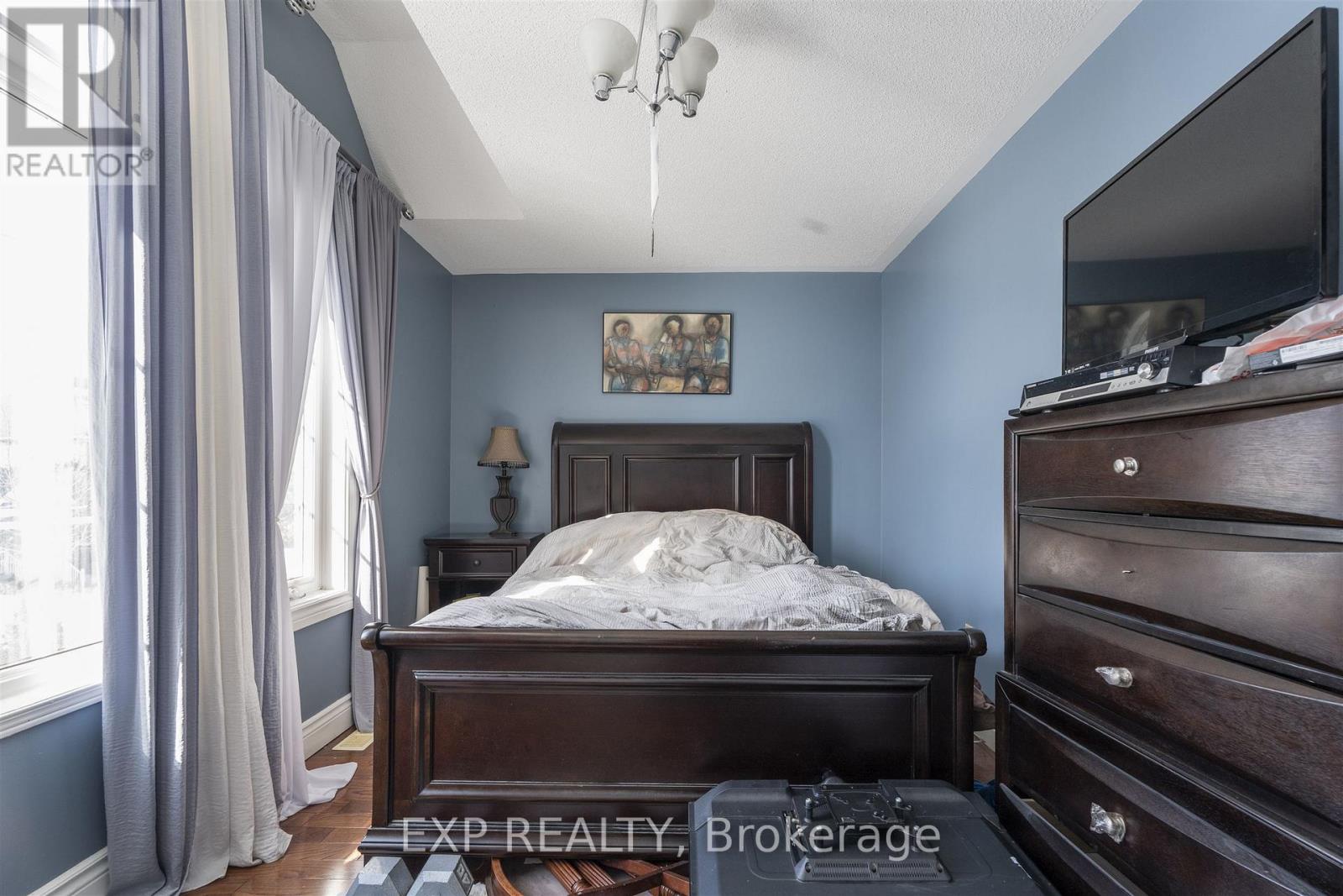 76 HIBERTON CRESCENT - 11