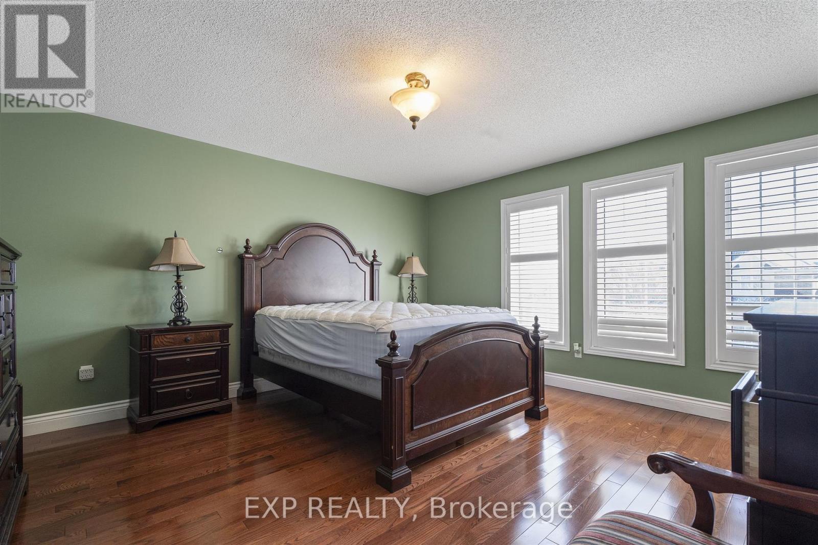 76 HIBERTON CRESCENT - 9