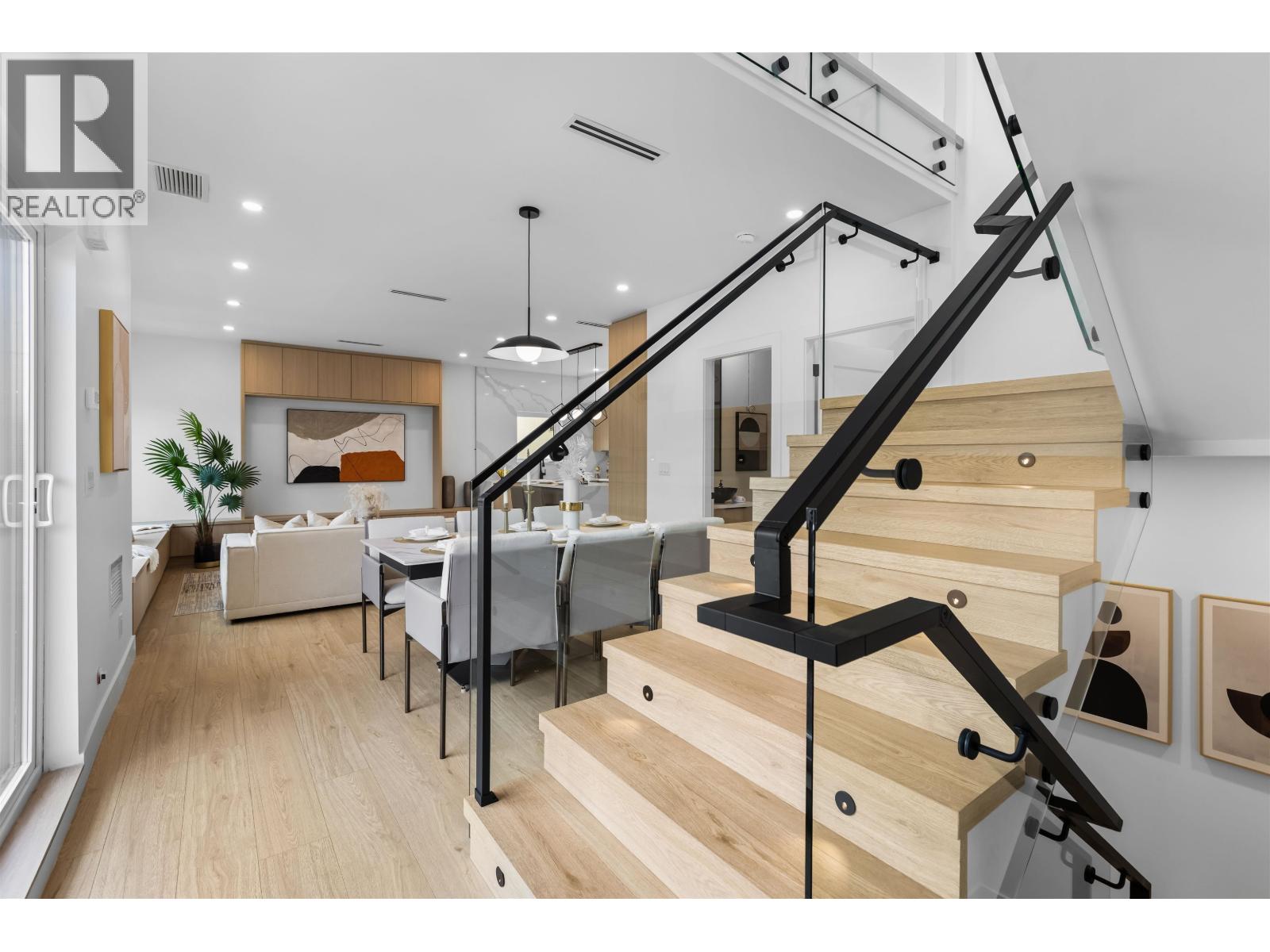 1 7353 12TH AVENUE, Burnaby