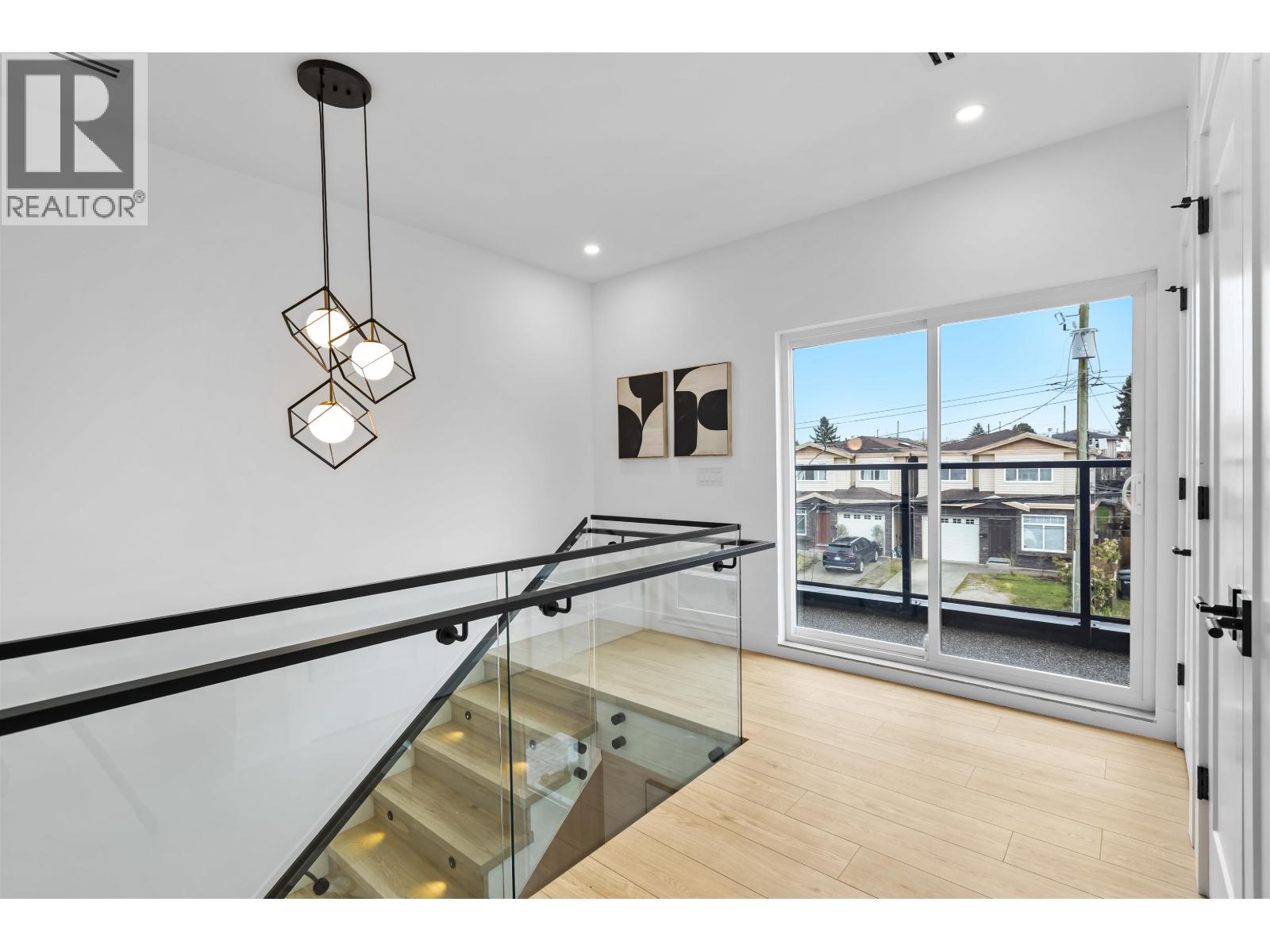 1 7353 12TH AVENUE, Burnaby