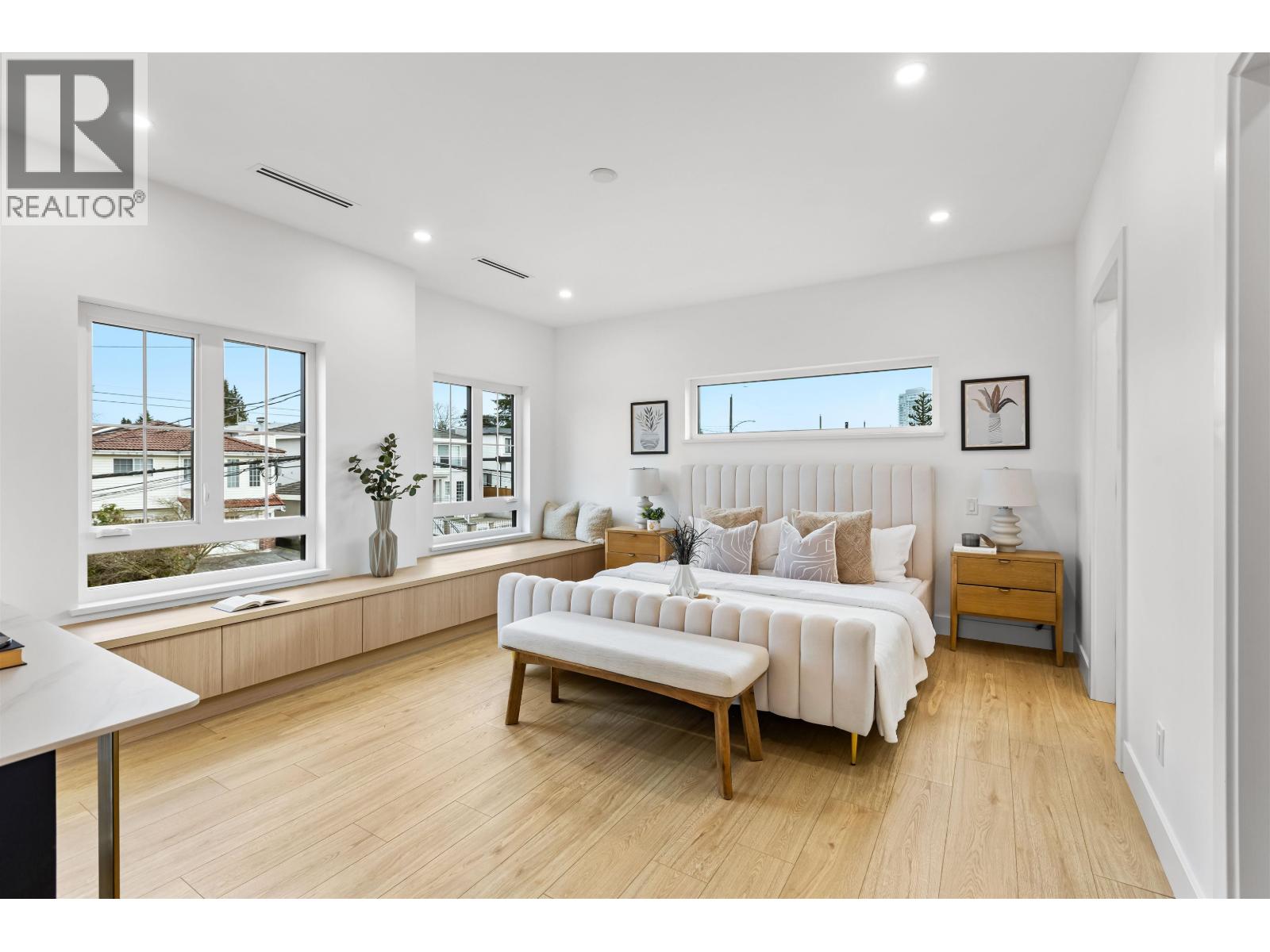 1 7353 12TH AVENUE, Burnaby