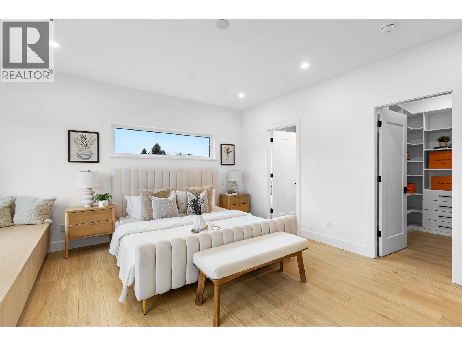 1 7353 12TH AVENUE, Burnaby