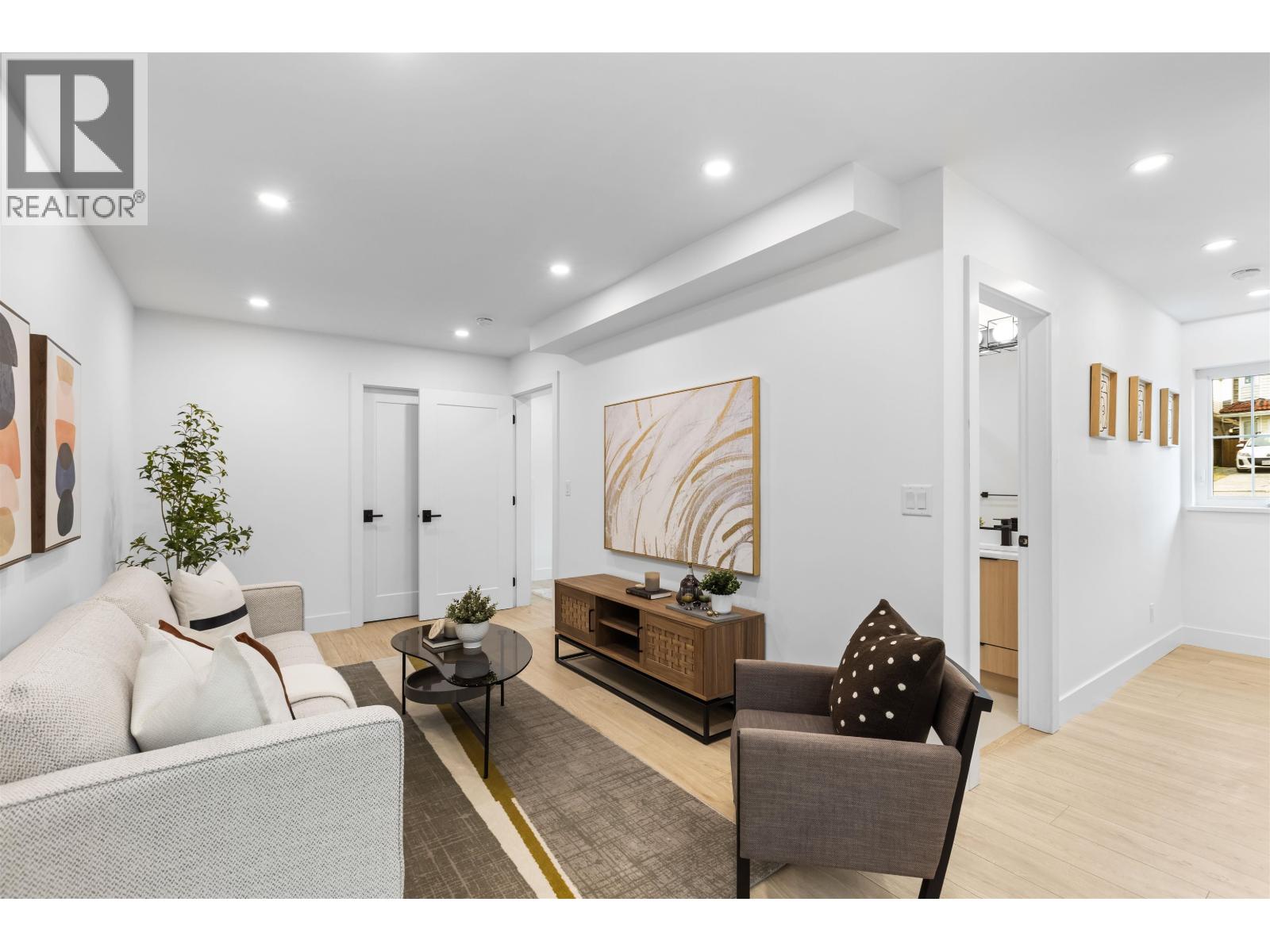 1 7353 12TH AVENUE, Burnaby