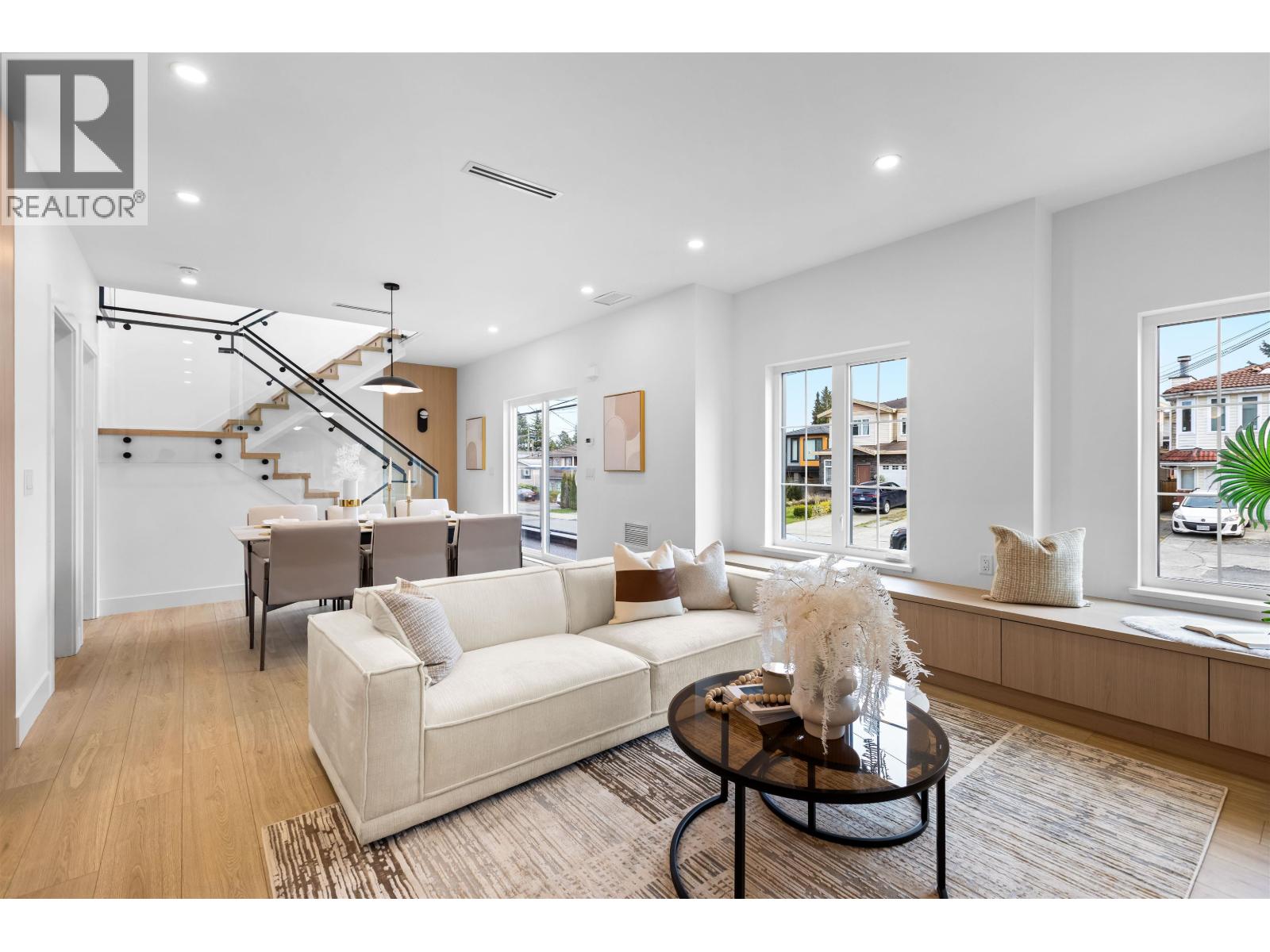 1 7353 12TH AVENUE, Burnaby