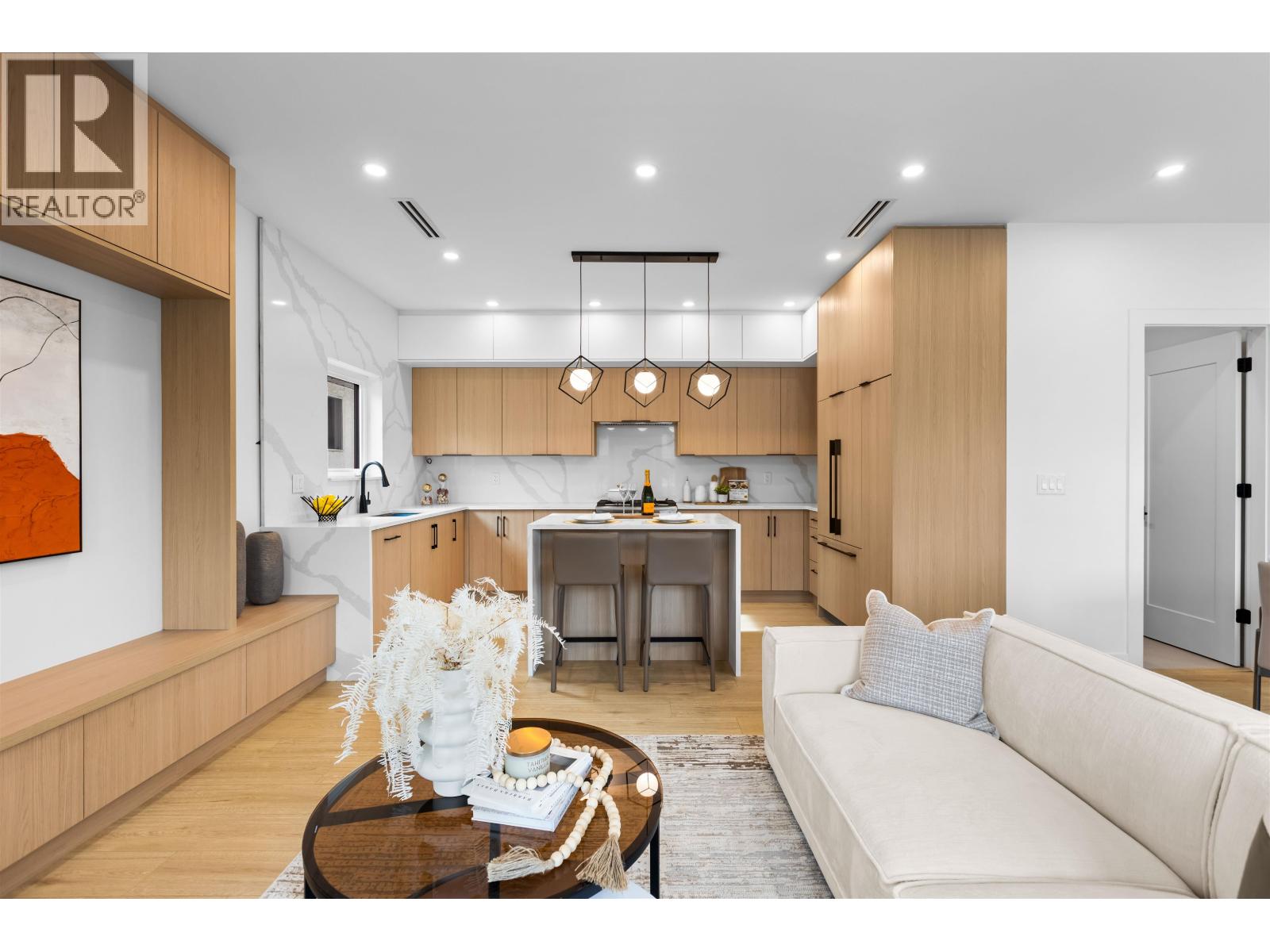 1 7353 12TH AVENUE, Burnaby