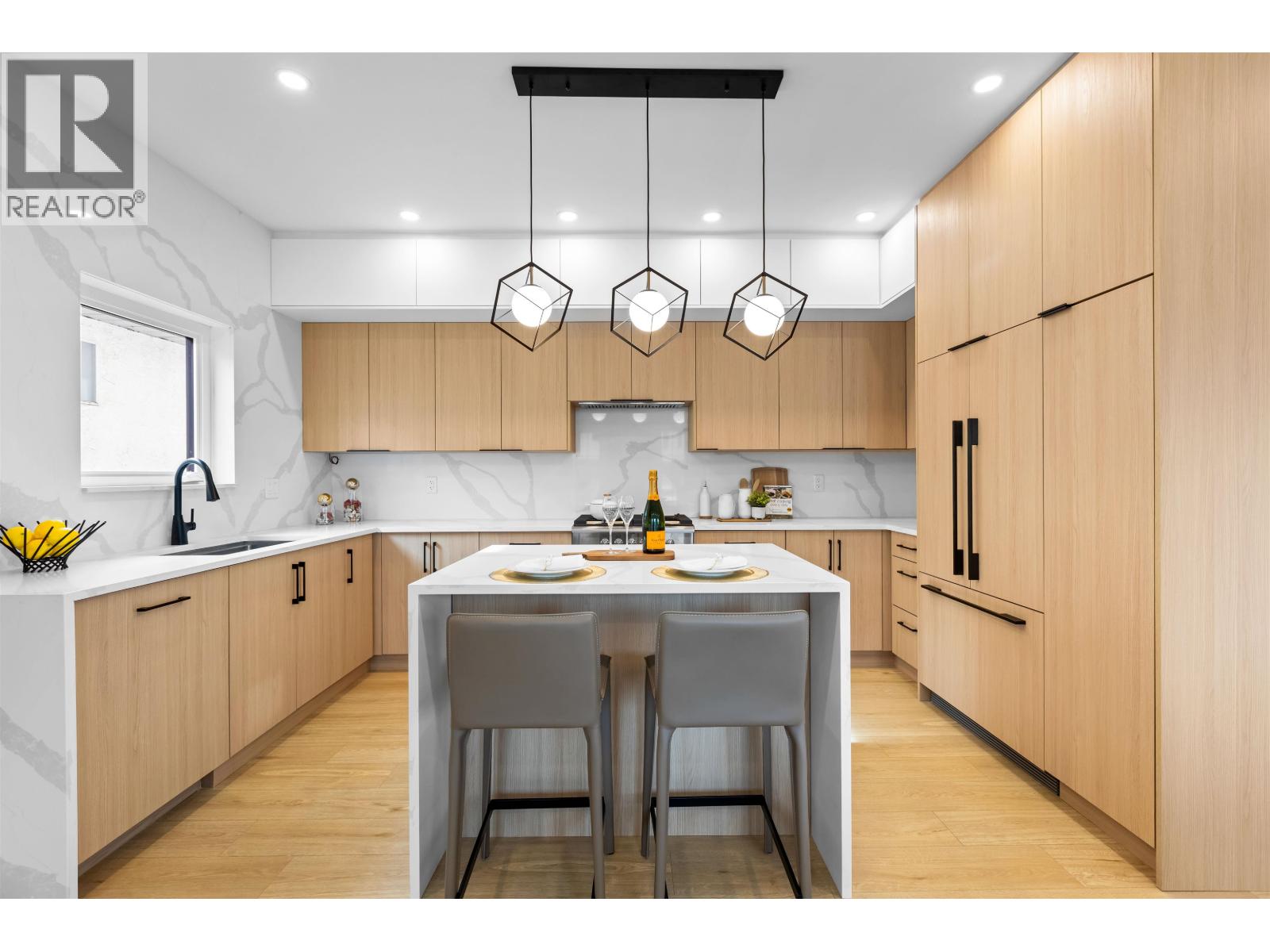 1 7353 12TH AVENUE, Burnaby