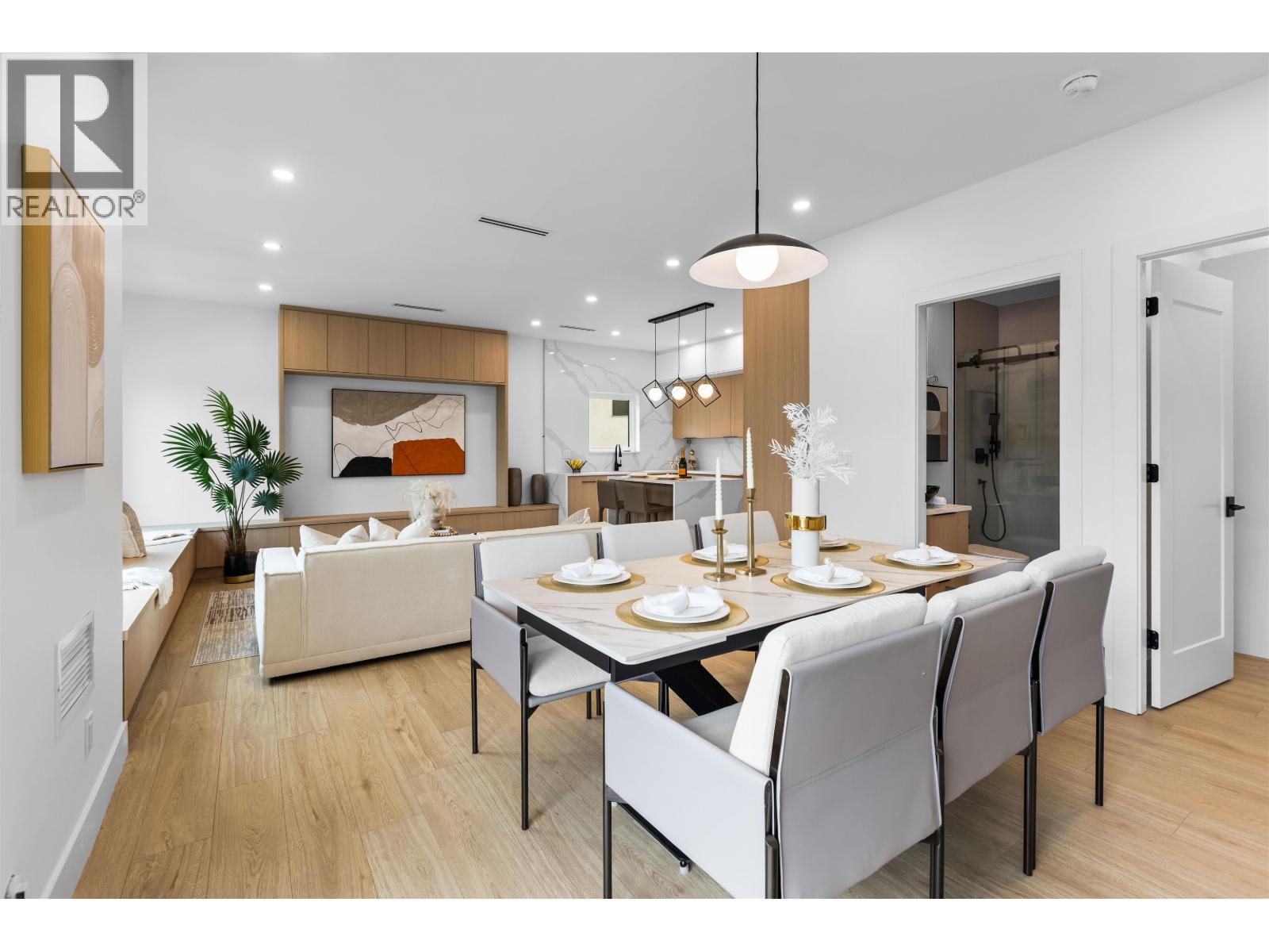 1 7353 12TH AVENUE, Burnaby