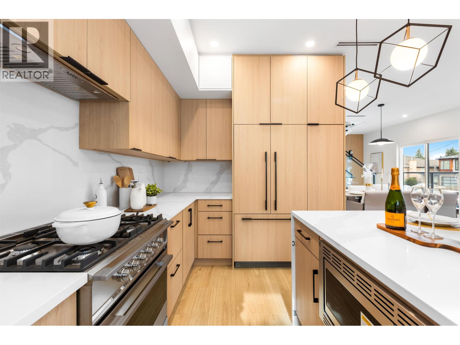 2 7353 12TH AVENUE, Burnaby