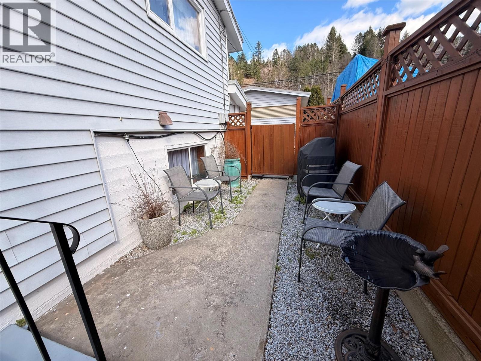 2225 7th Avenue, Trail