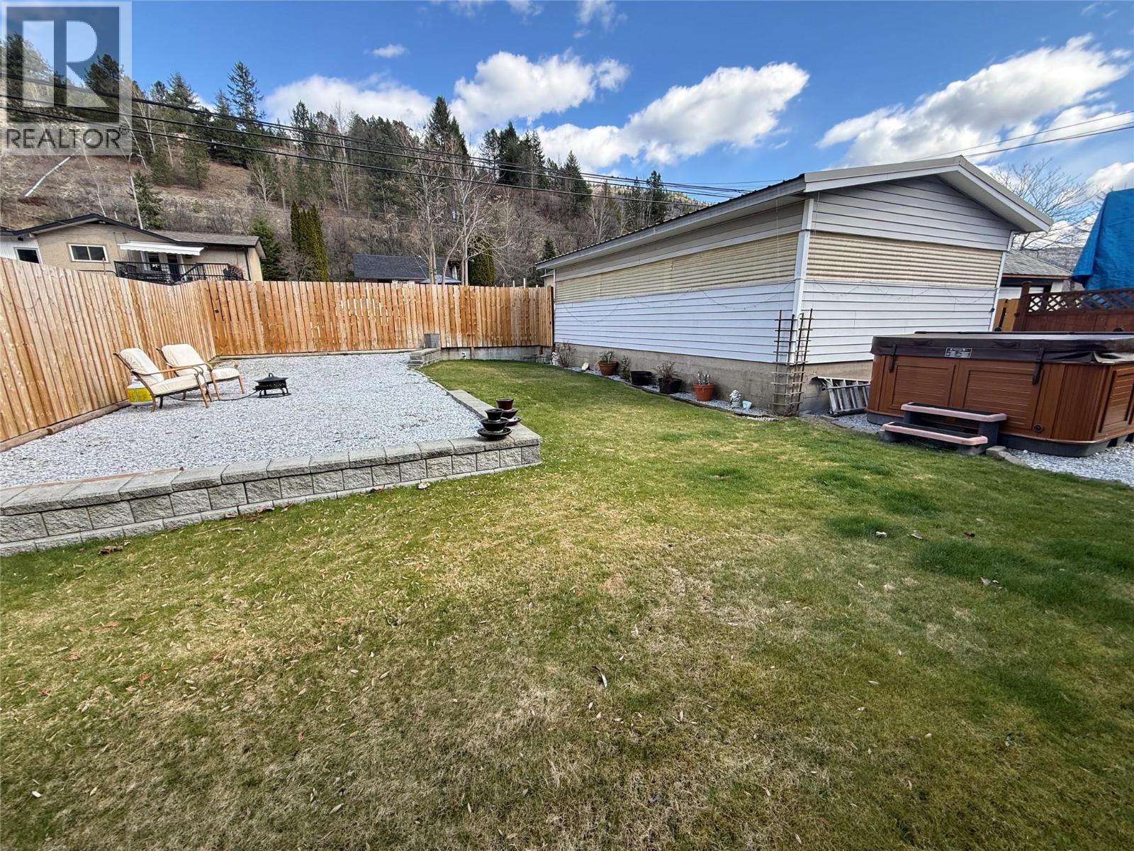 2225 7th Avenue, Trail