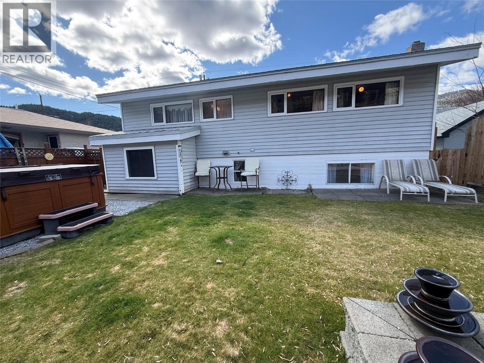 2225 7th Avenue, Trail