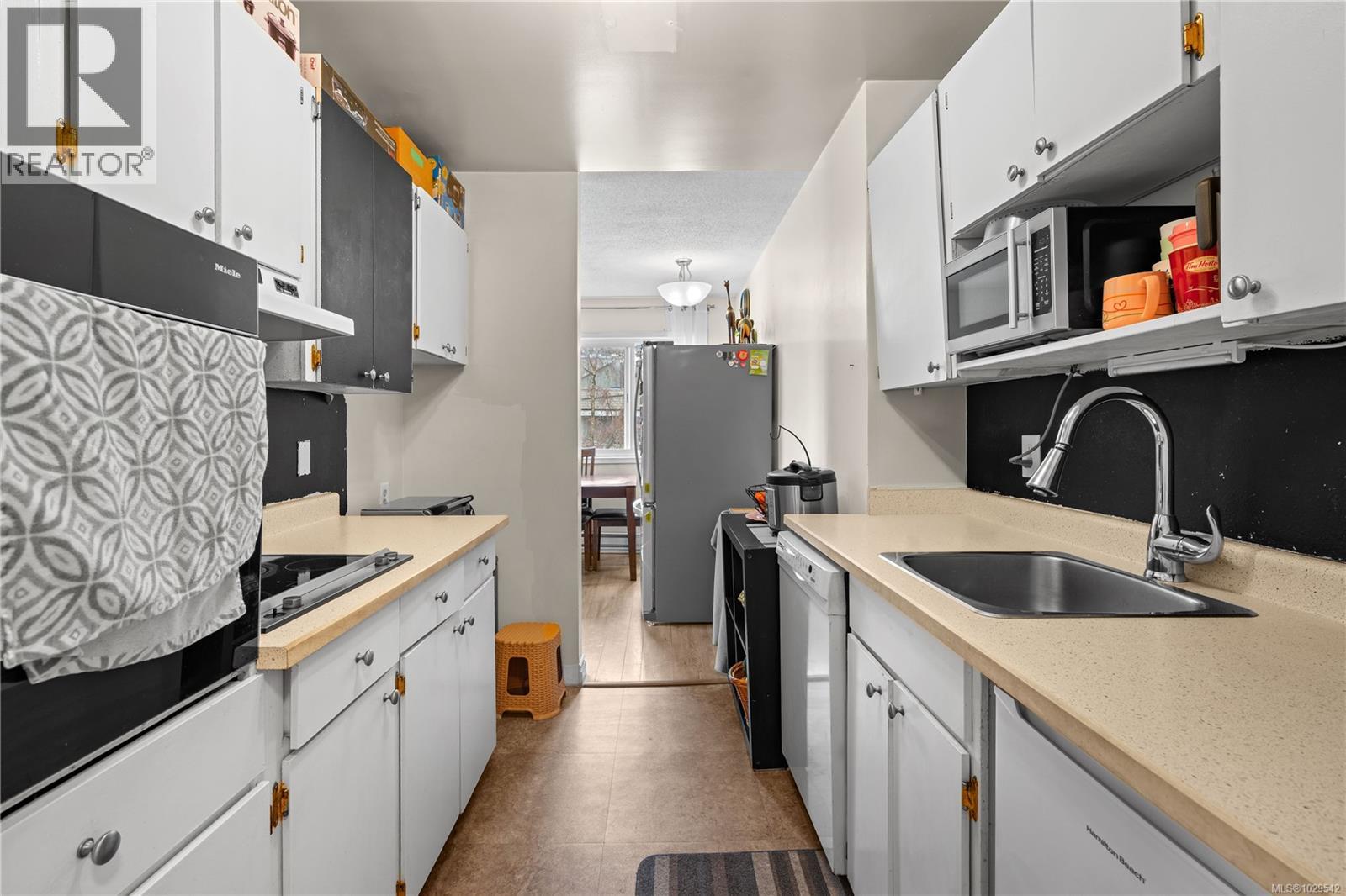 #308 1351 ESQUIMALT RD - 16