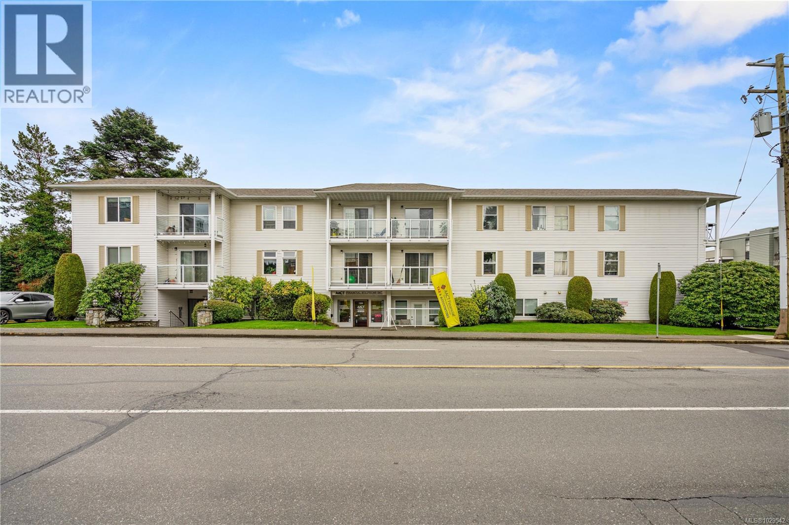 #308 1351 ESQUIMALT RD - 35