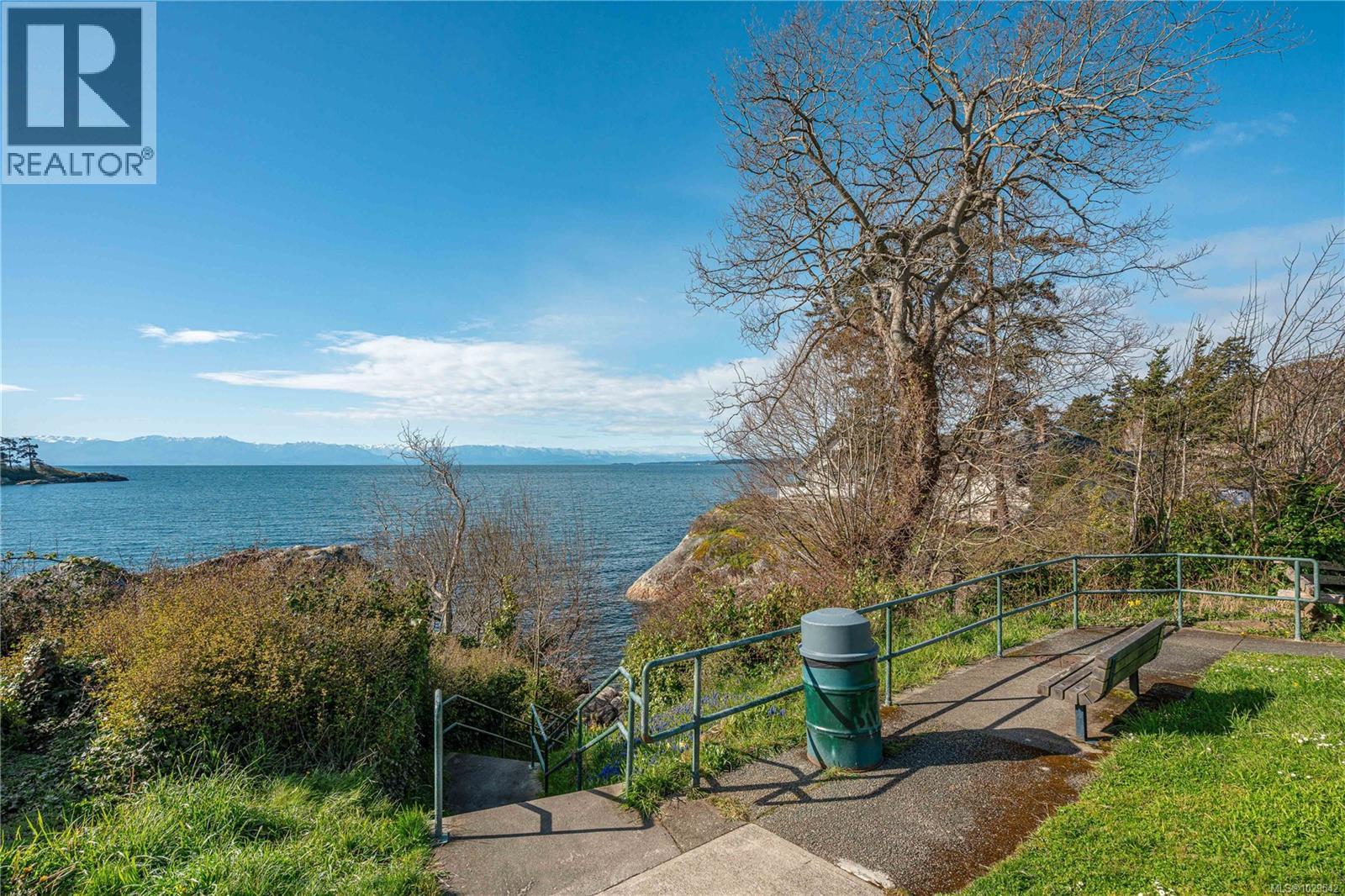 #308 1351 ESQUIMALT RD - 39