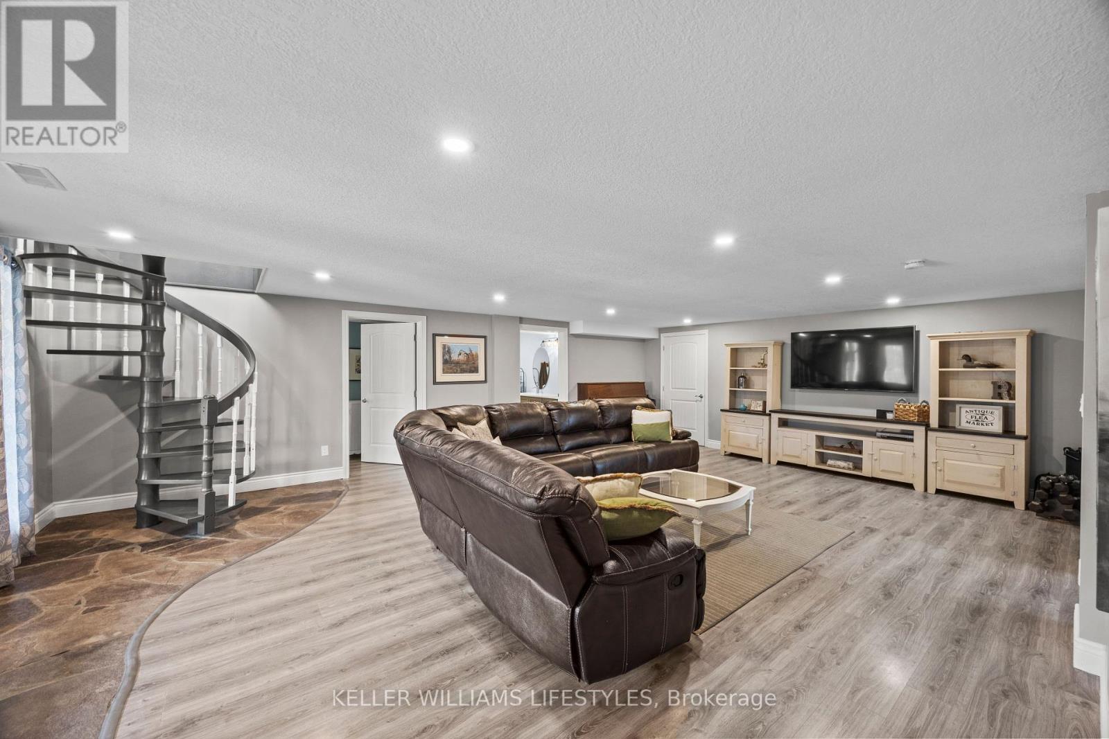 4 ALMA STREET Property Photo