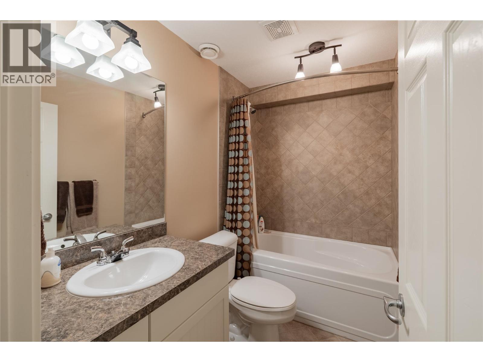 3 130 11th Avenue, Invermere