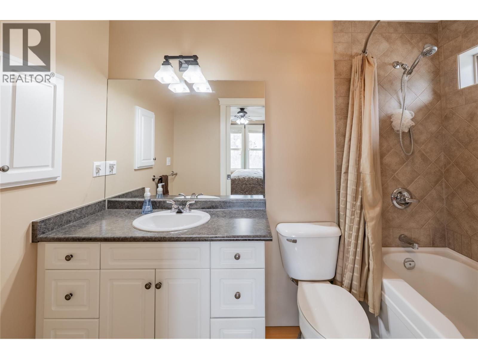 3 130 11th Avenue, Invermere