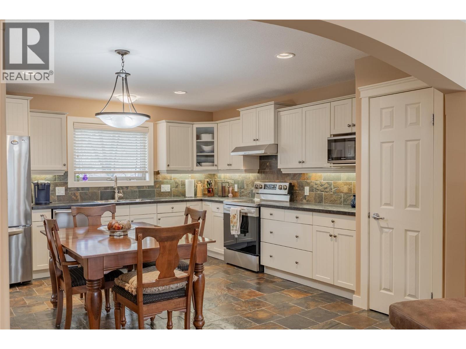 3 130 11th Avenue, Invermere