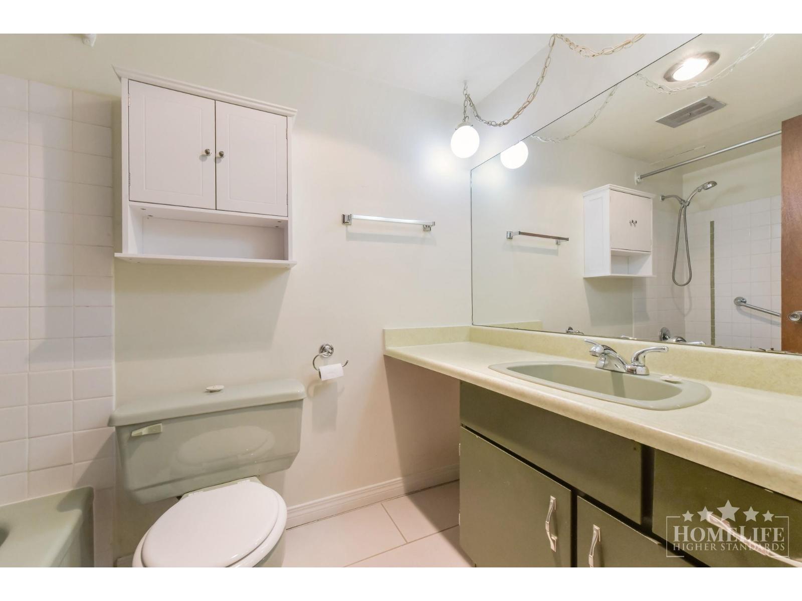 118 15020 NORTH BLUFF ROAD, White Rock