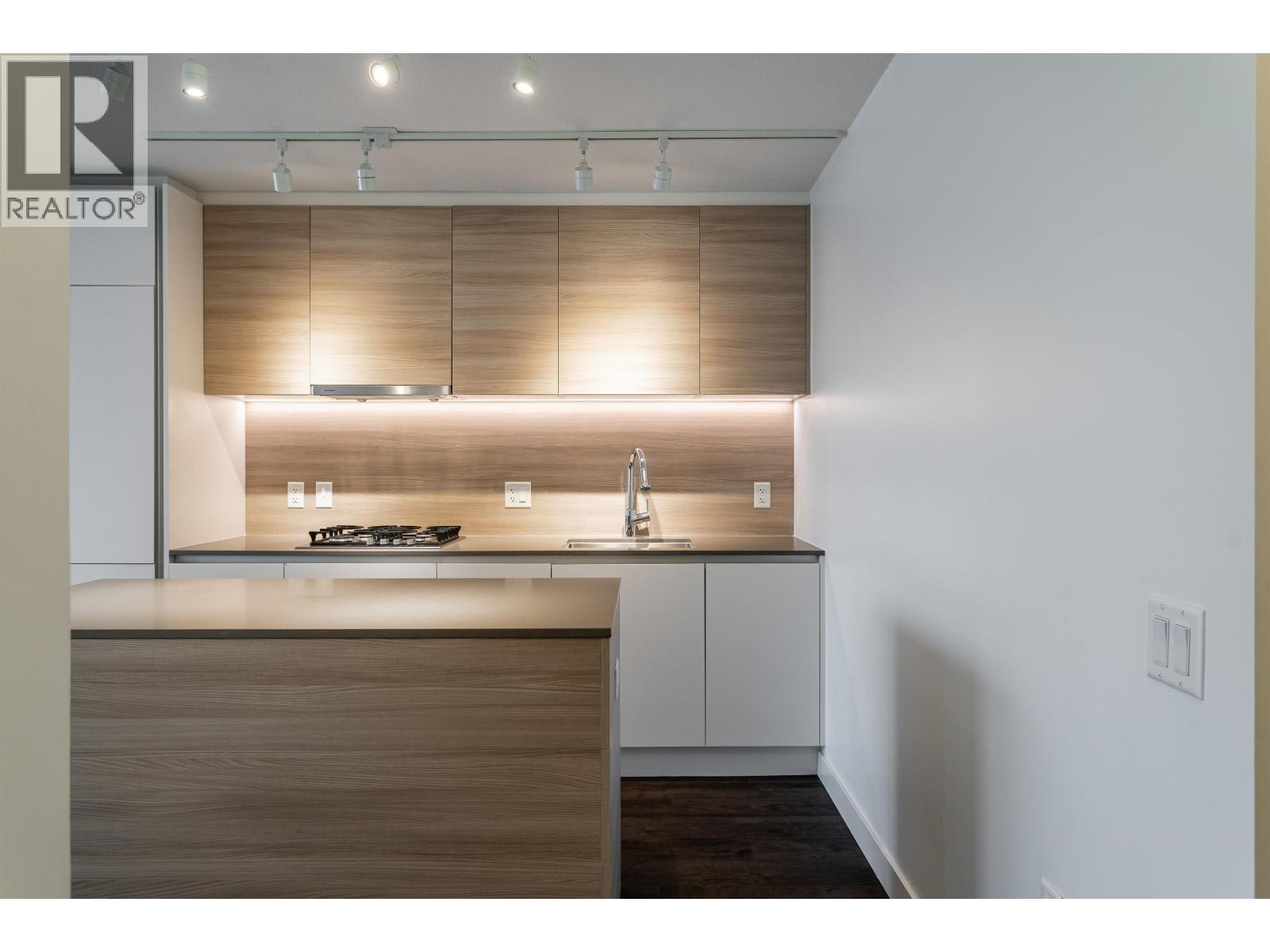 1310 988 QUAYSIDE DRIVE, New Westminster