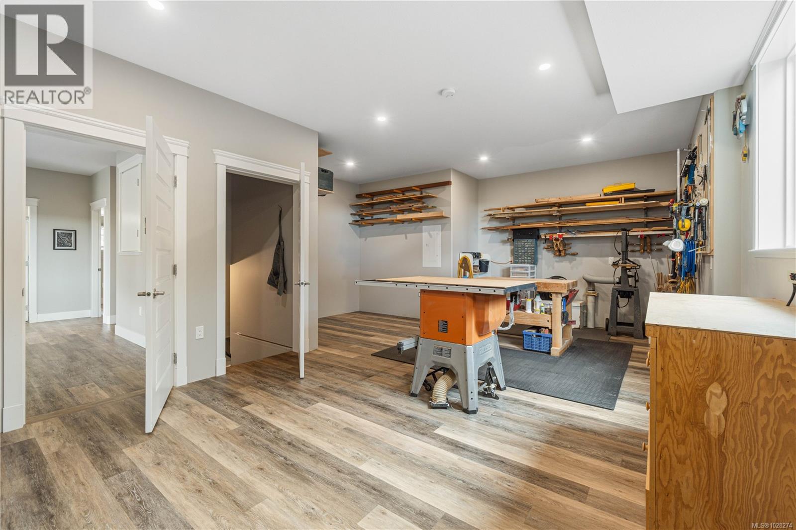 916 HANINGTON RD - 52