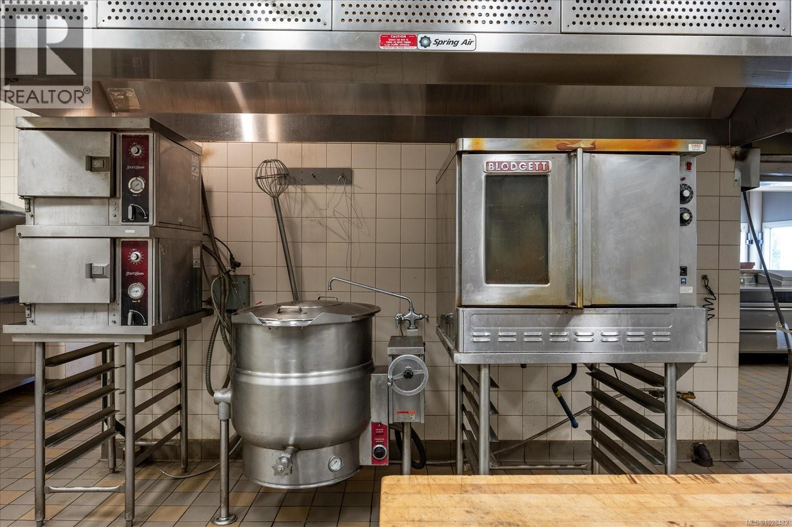 1 1600 Stroulger Rd, Nanoose Bay