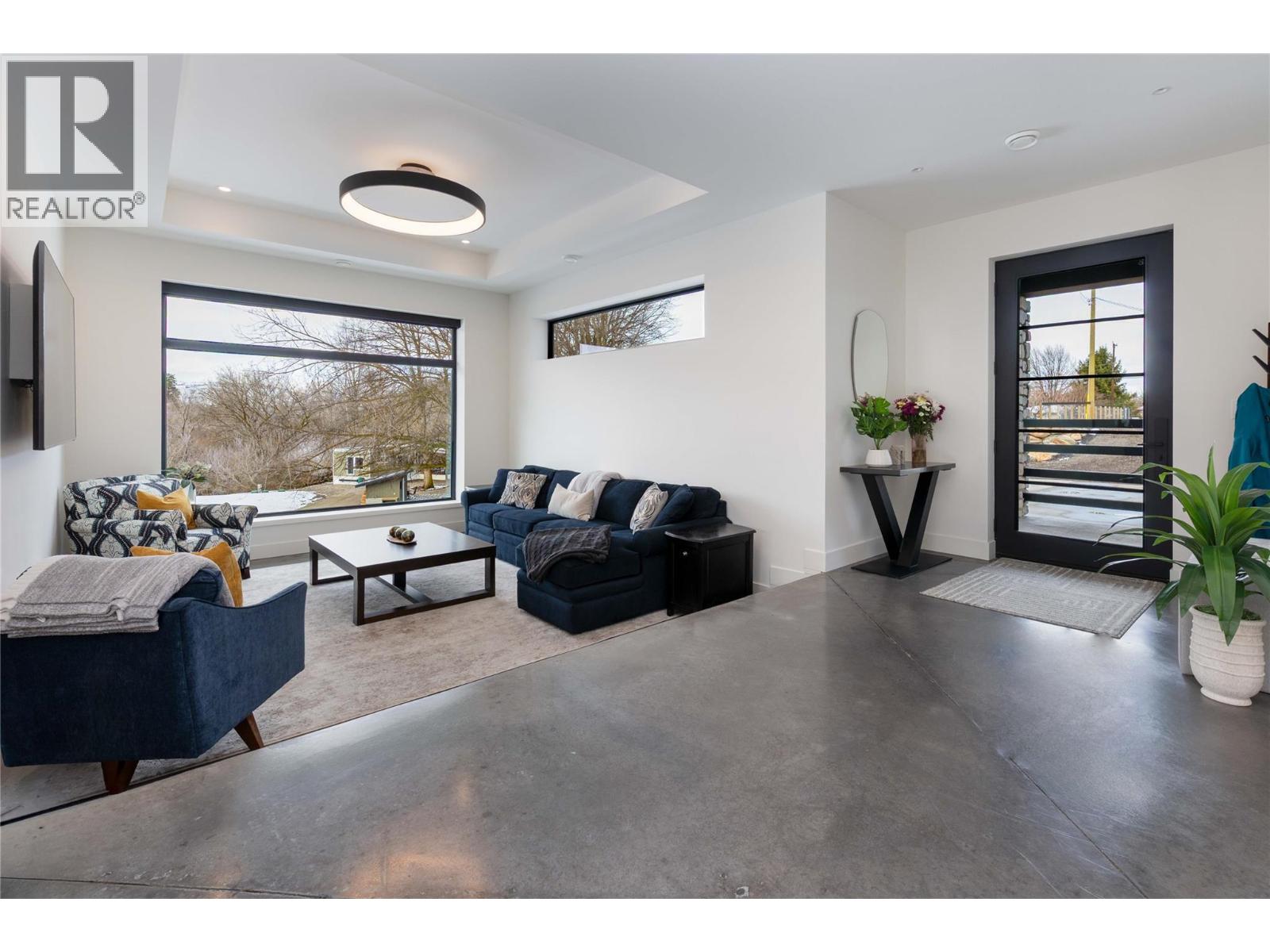 10202 Kalamalka Road - 11