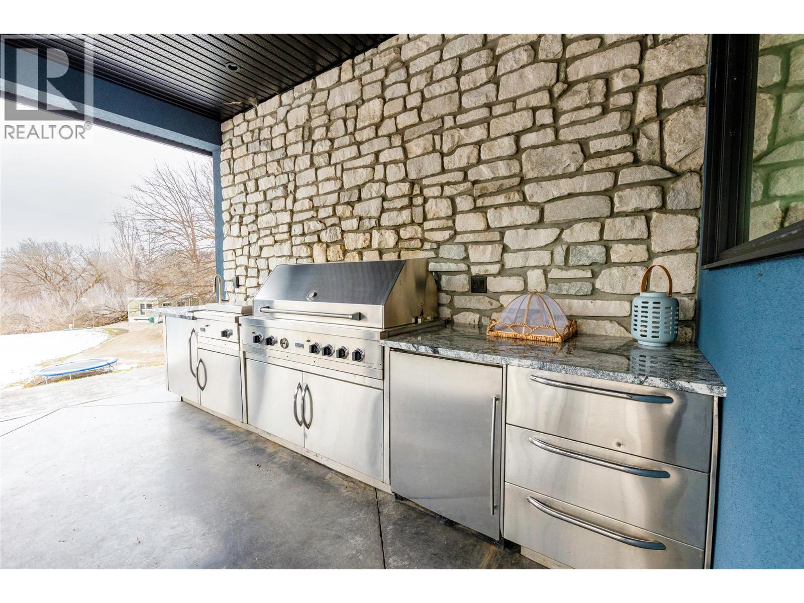 10202 Kalamalka Road - 31