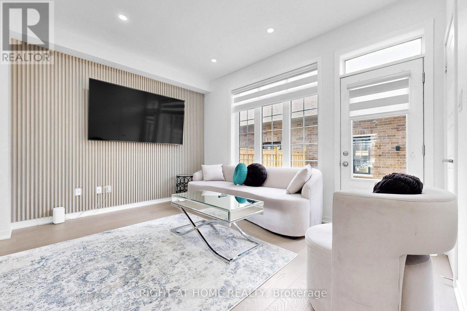 7 SELFRIDGE WAY - 10