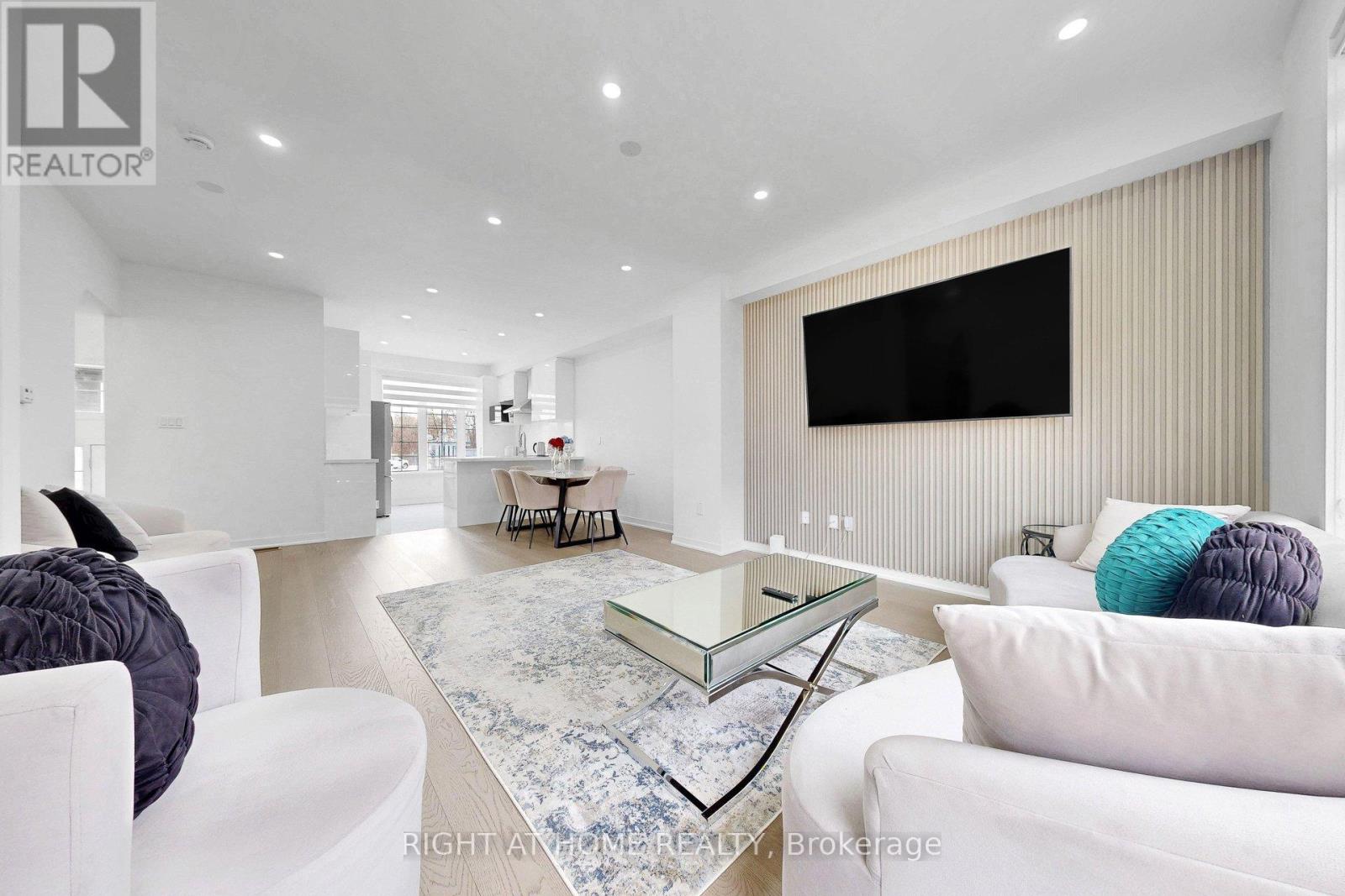 7 SELFRIDGE WAY - 11