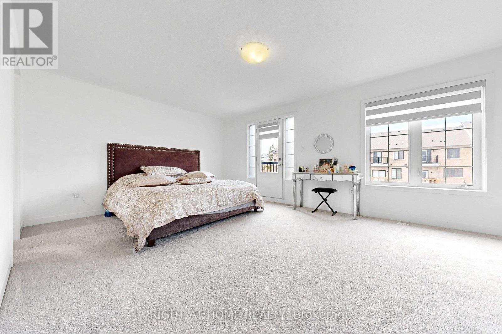 7 SELFRIDGE WAY - 30