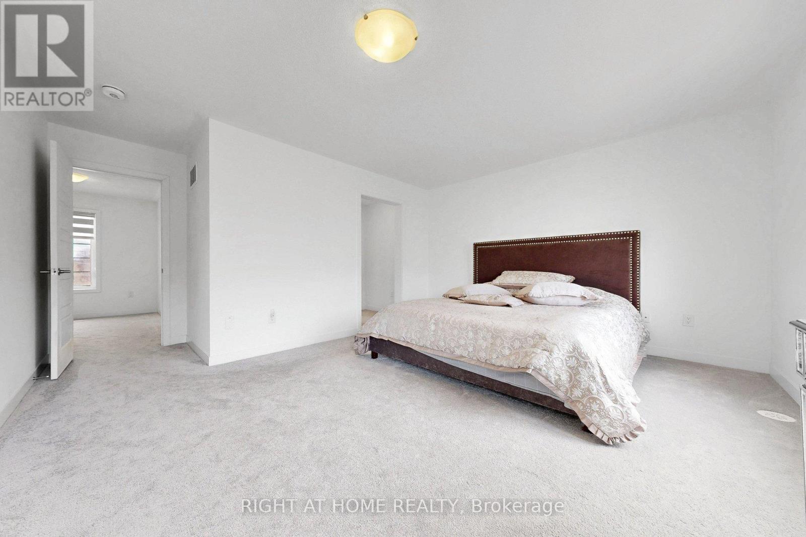 7 SELFRIDGE WAY - 31