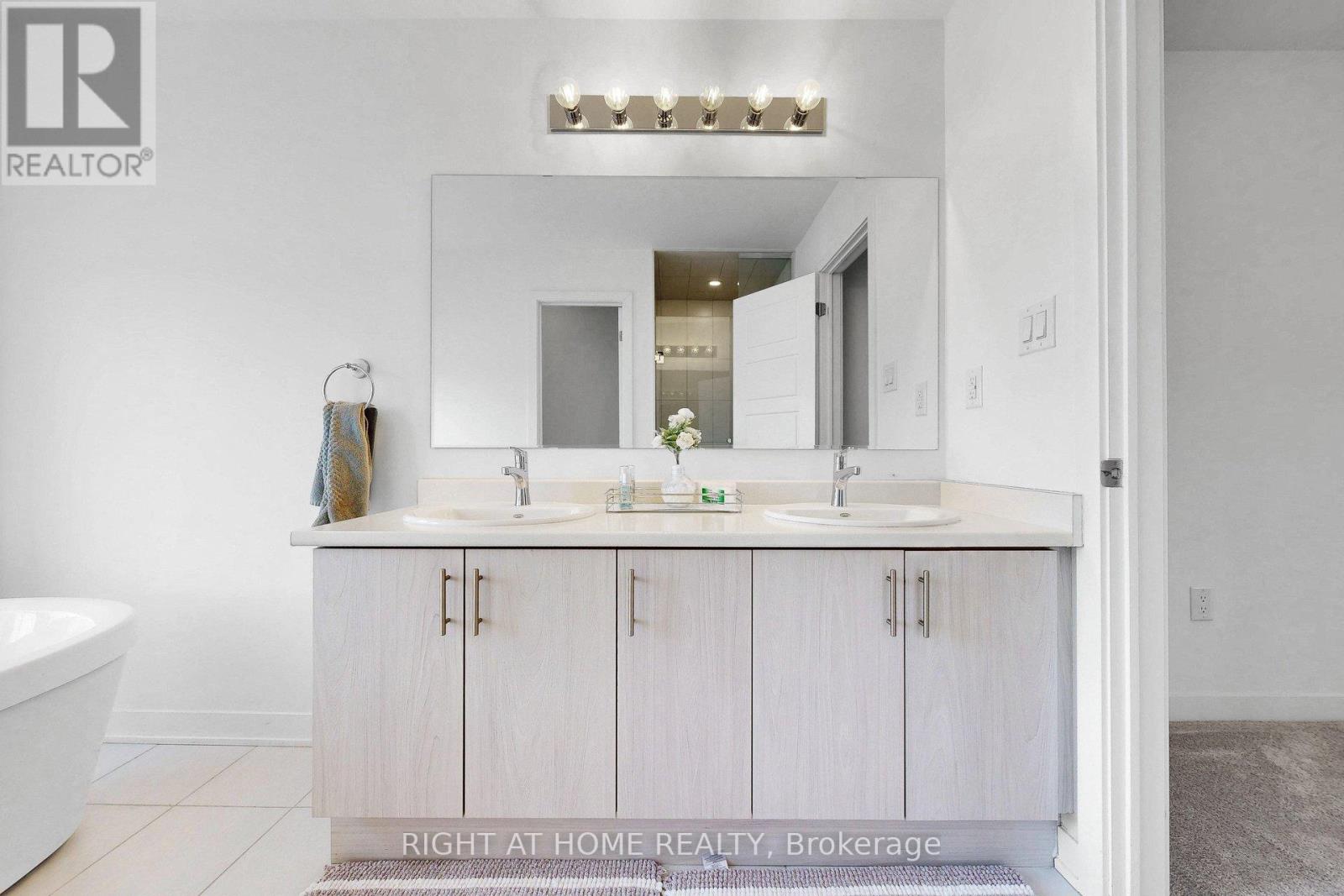 7 SELFRIDGE WAY - 35