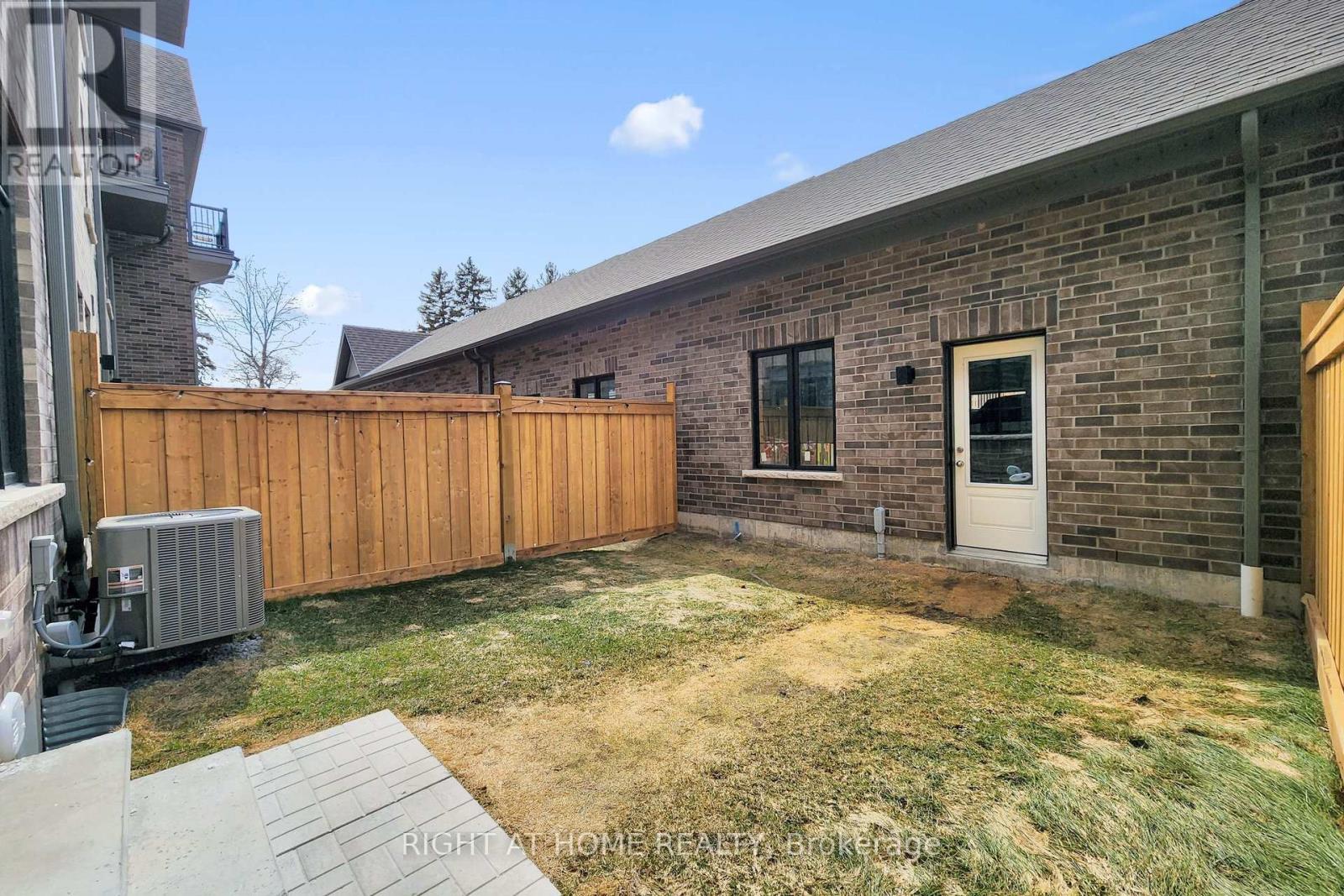 7 SELFRIDGE WAY - 44