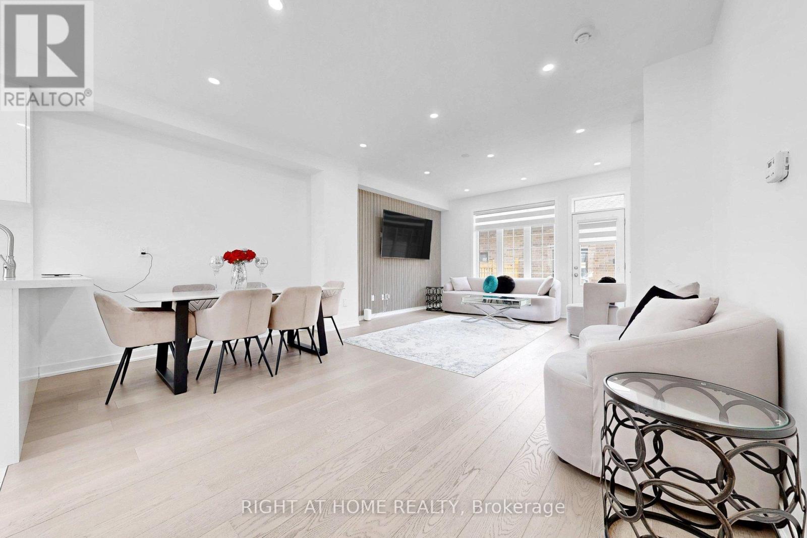 7 SELFRIDGE WAY - 5