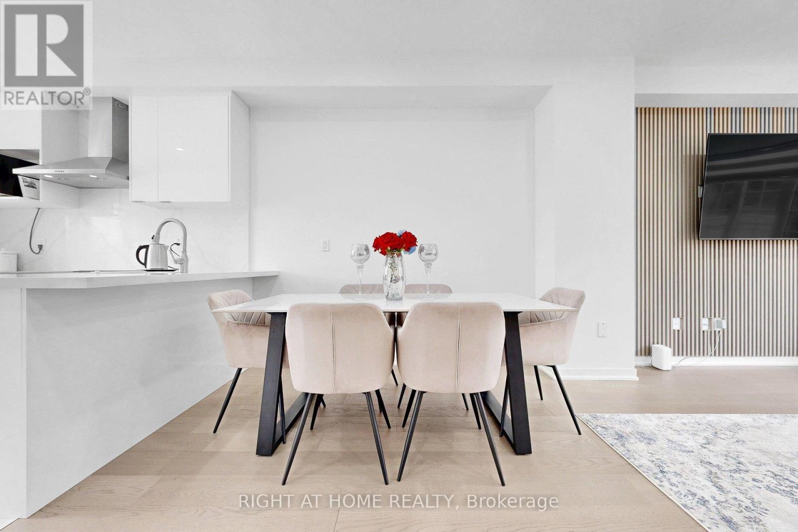 7 SELFRIDGE WAY - 6