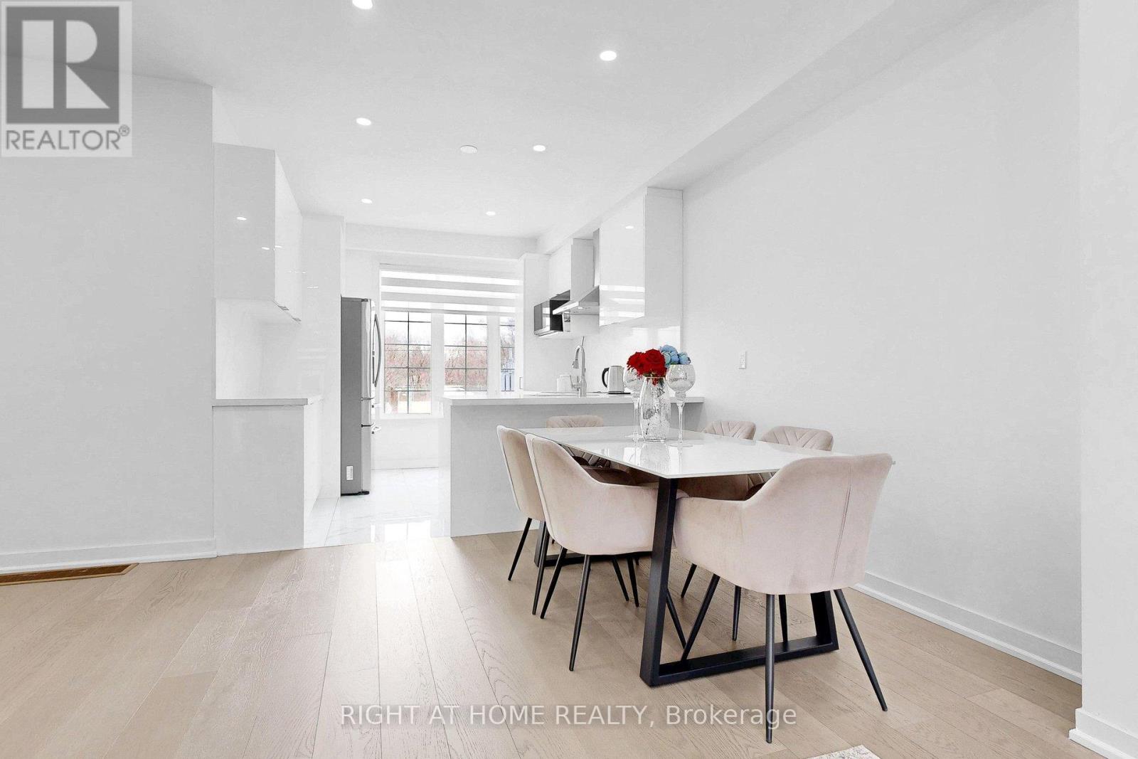 7 SELFRIDGE WAY - 7