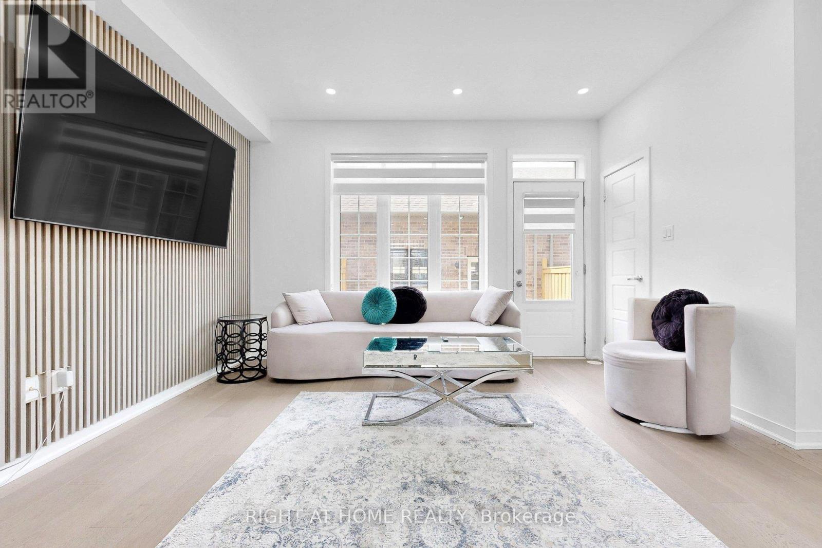 7 SELFRIDGE WAY - 8