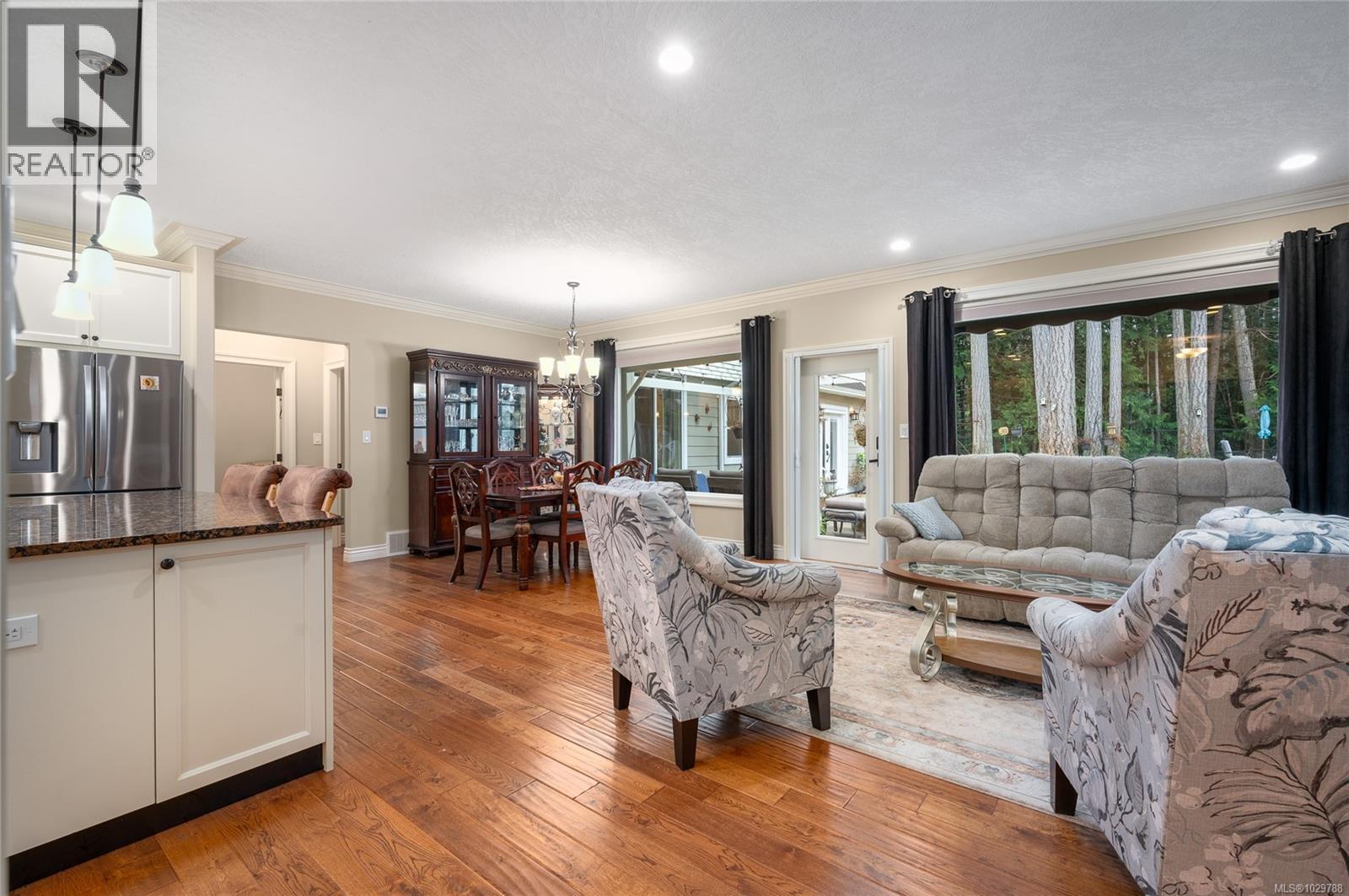 3936 CREEKSIDE DR - Image 2