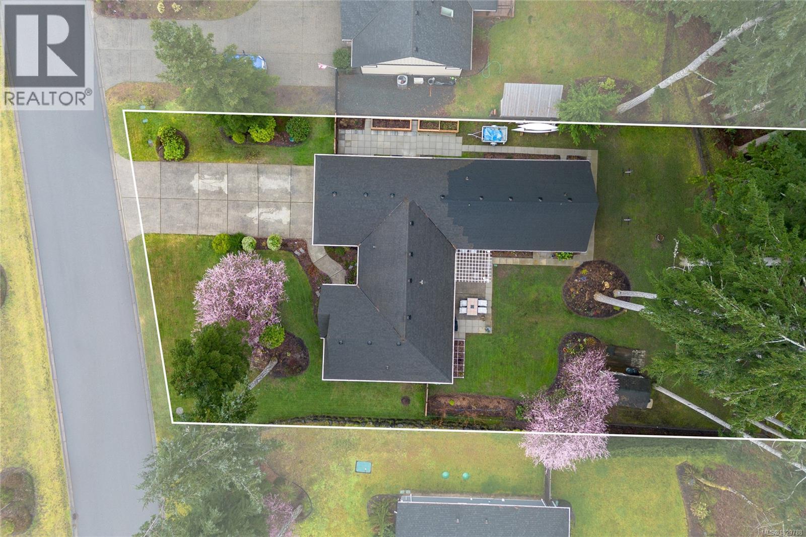 3936 CREEKSIDE DR - 48