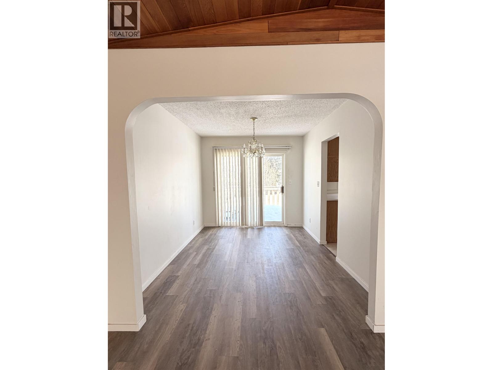 5 MUNRO CRESCENT - 5