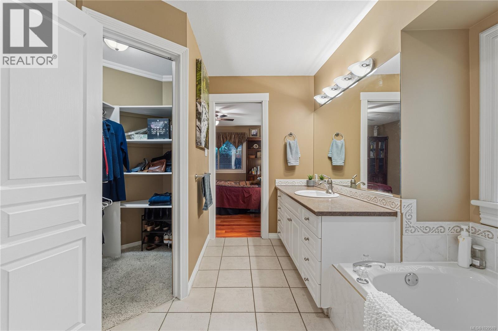 564 HAZELWOOD PL - 21