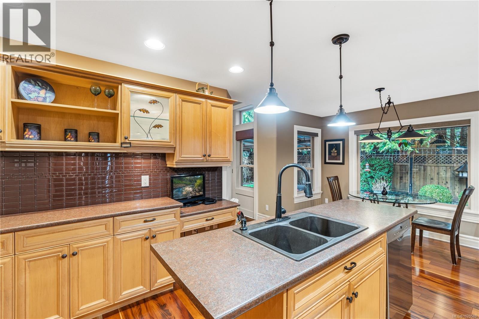 564 HAZELWOOD PL - 16