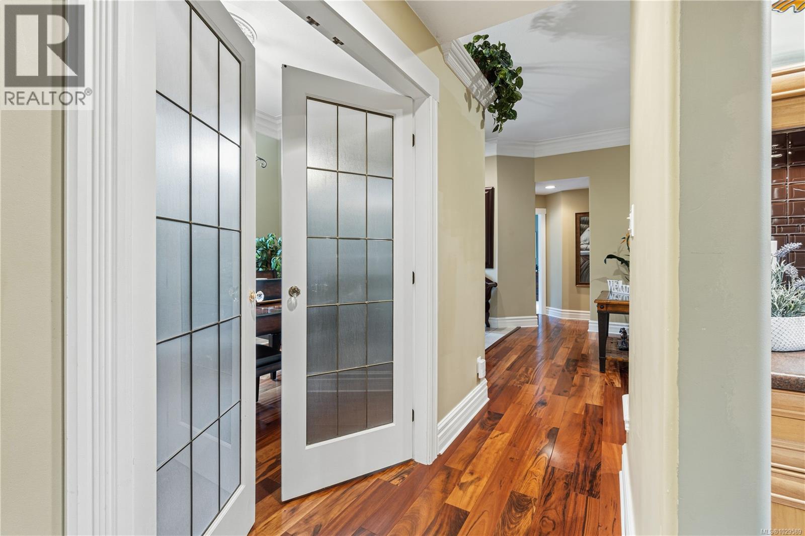 564 HAZELWOOD PL - 18