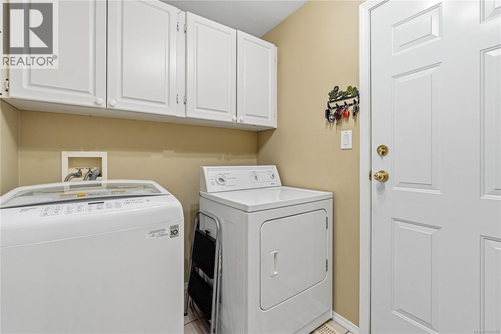 564 HAZELWOOD PL - 29