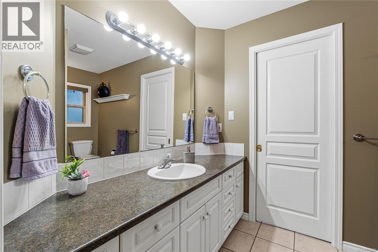 564 HAZELWOOD PL - 27