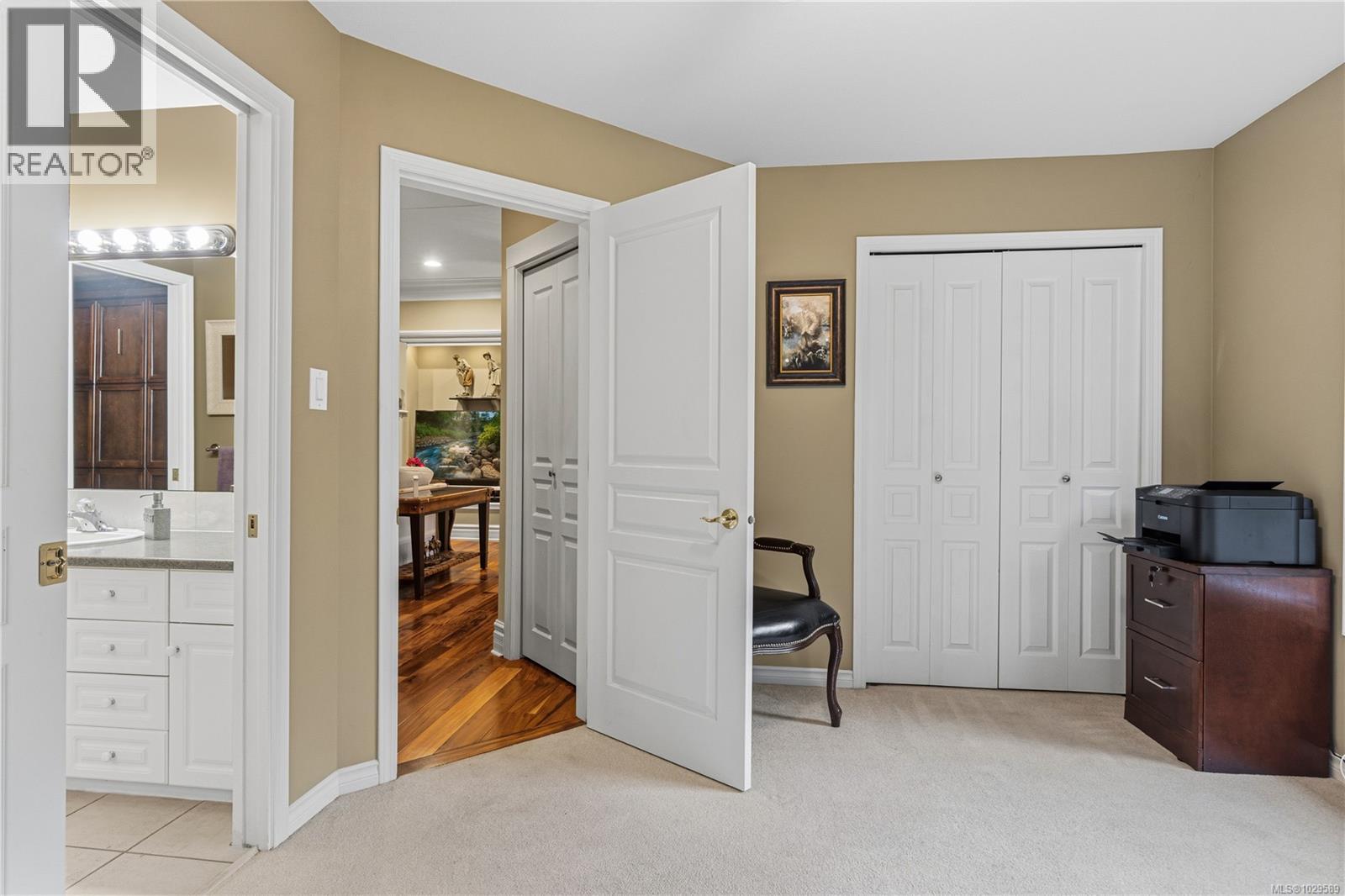 564 HAZELWOOD PL - 26