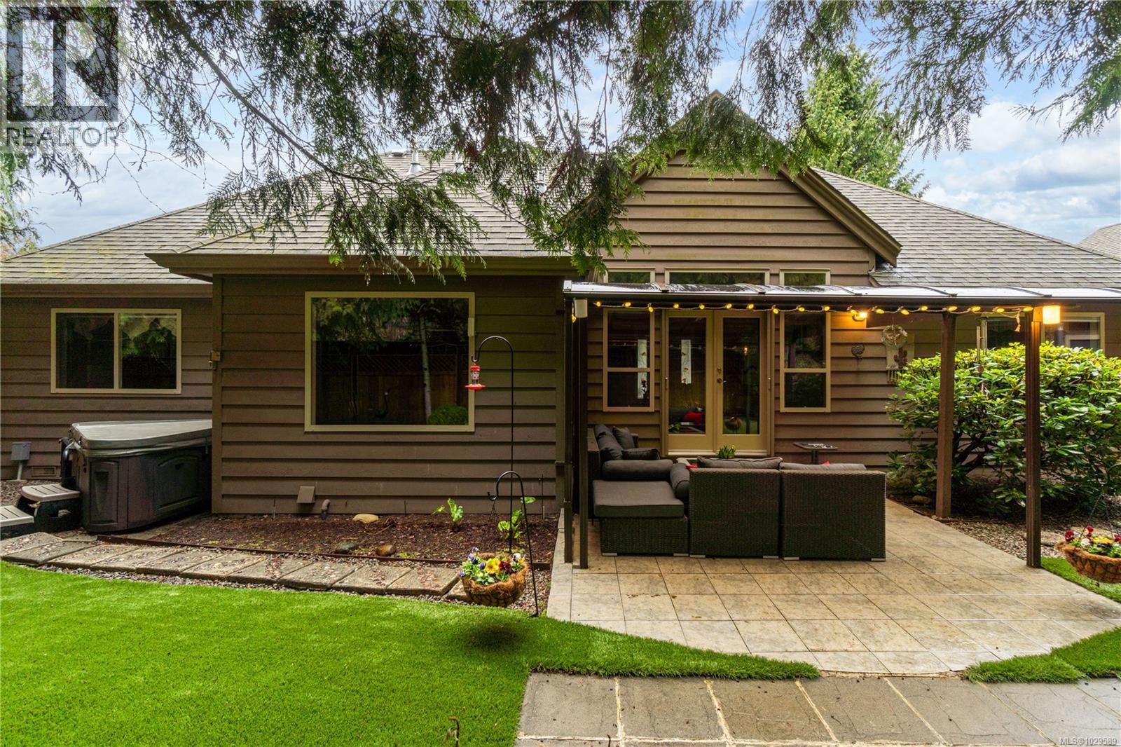 564 HAZELWOOD PL - 35