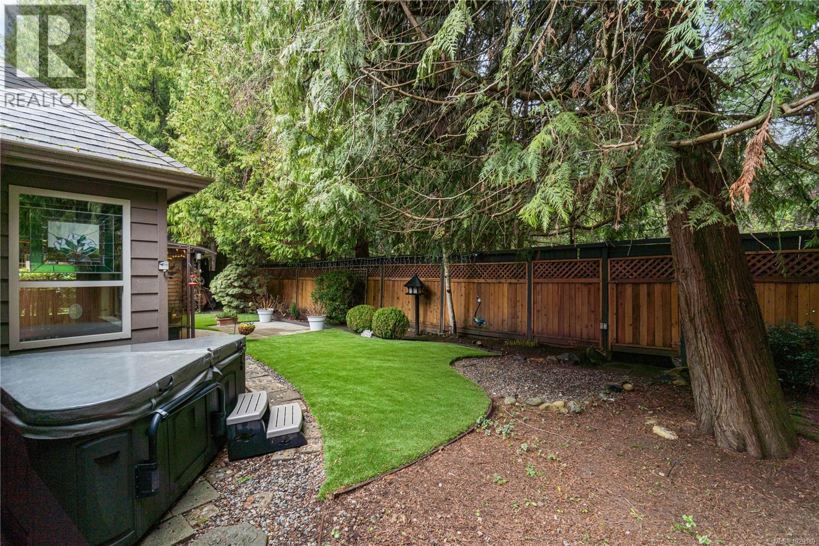 564 HAZELWOOD PL - 34